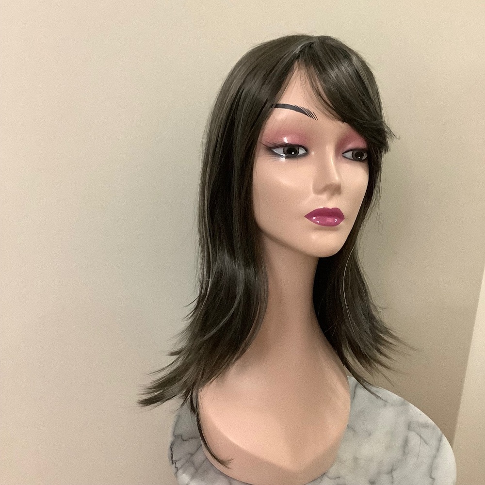 NEW Dark Grey wig w subtle highlights
